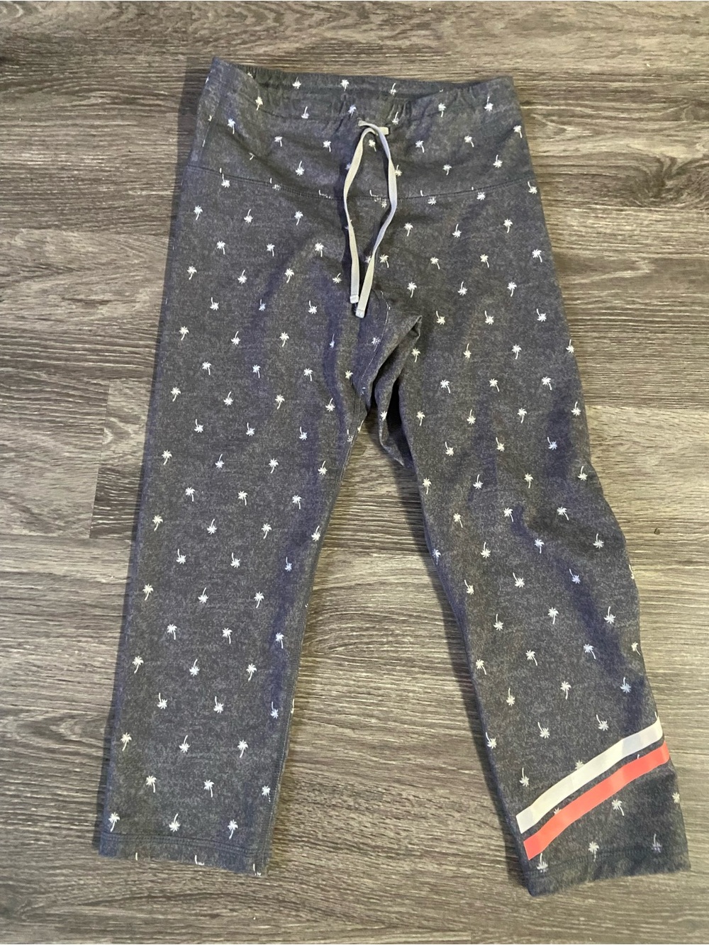 Women’s Gray Palm-Print capris leggings size medium